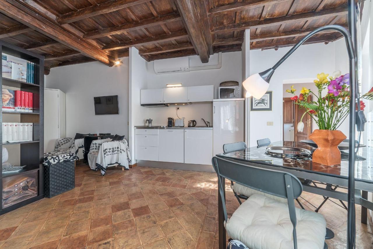 Appartement Black White - Fromhometorome