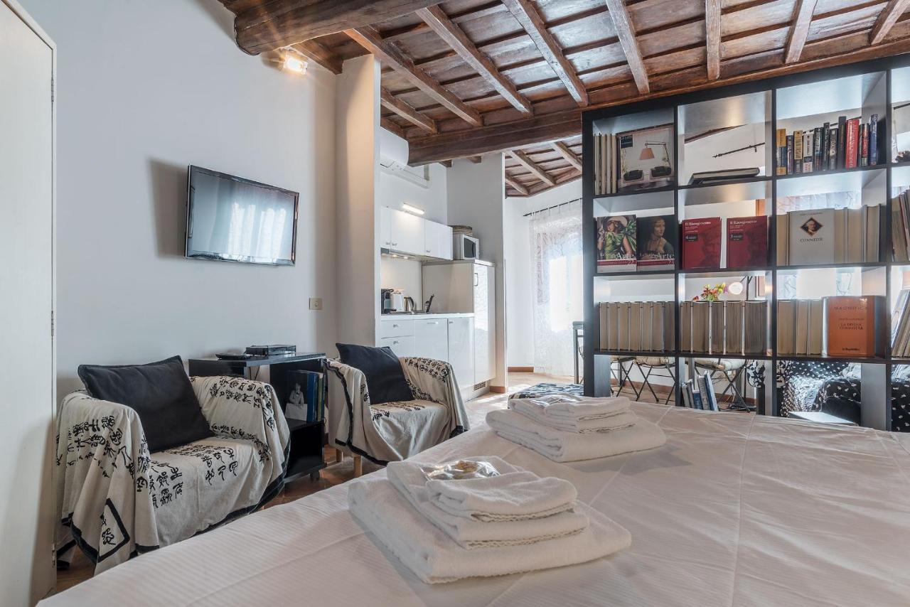 Apartment Black White Rome